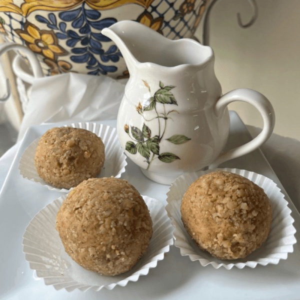 Bolitas de milhojas con nuez