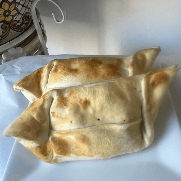 Empanada Queso, Tomate & Albahaca